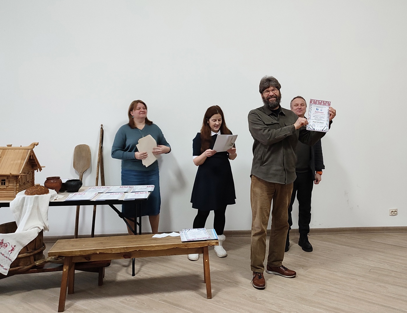 В Твери наградили юных художников-победителей конкурса «Рисуем с музеем»