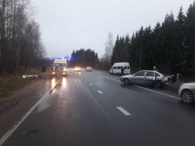В Тверской области легковушка столкнулась со встречной Газелью В Тверской области легковушка столкнулась со встречной Газелью