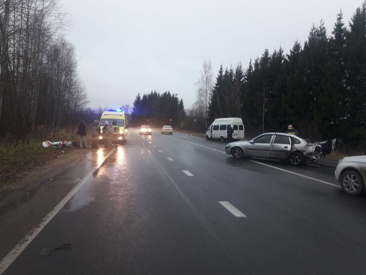 В Тверской области легковушка столкнулась со встречной Газелью