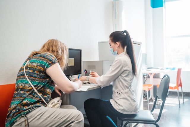 Десять человек заболели коронавирусом в Тверской области