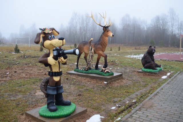 В деревне в Тверской области появились сказочные звери В деревне в Тверской области появились сказочные звери