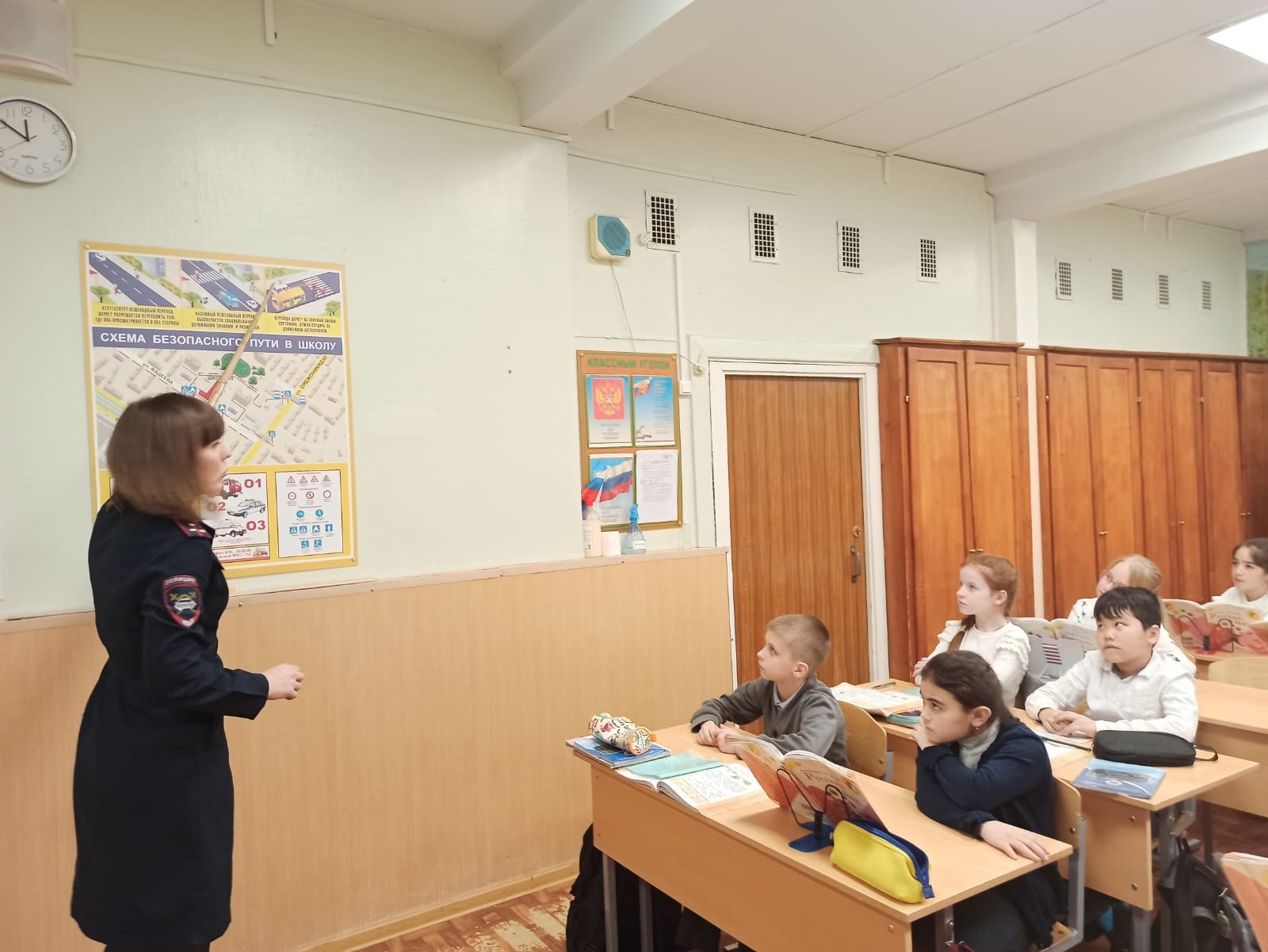 Сотрудники ГИБДД напомнили тверским школьникам правила дорожного движения