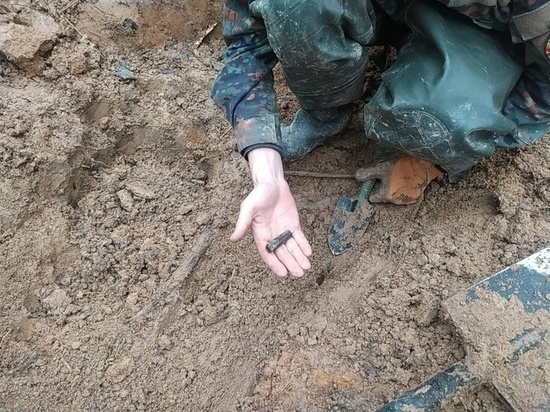 В Тверской области в окопе нашли останки двух неизвестных солдат