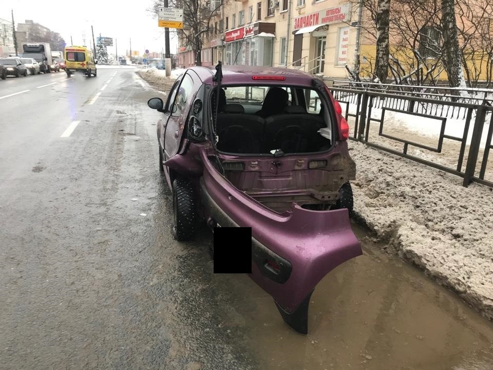 В Твери столкнулись три иномарки