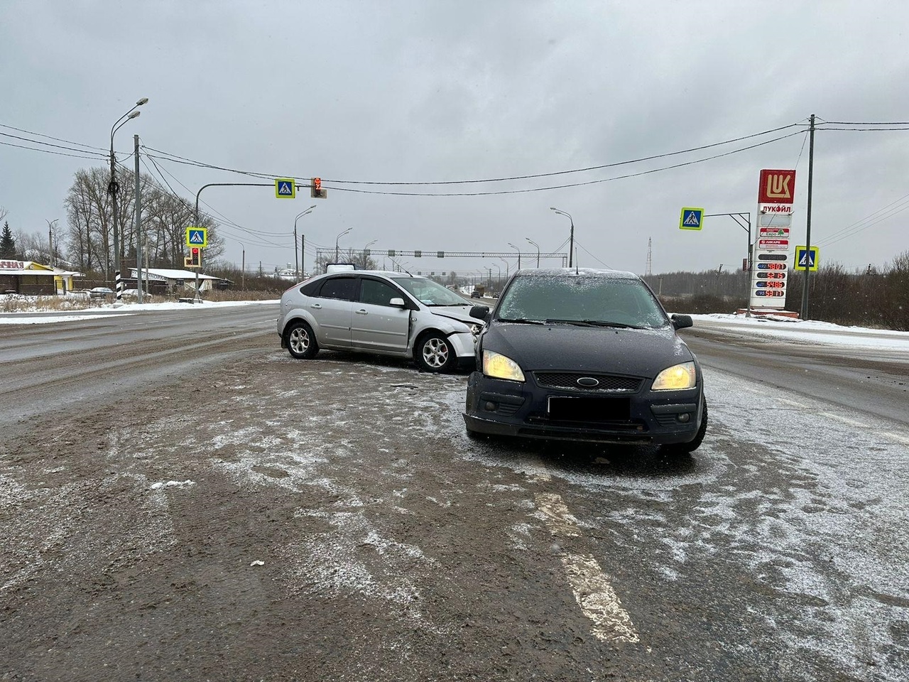 Два Форда столкнулись на трассе М-10 в Тверской области