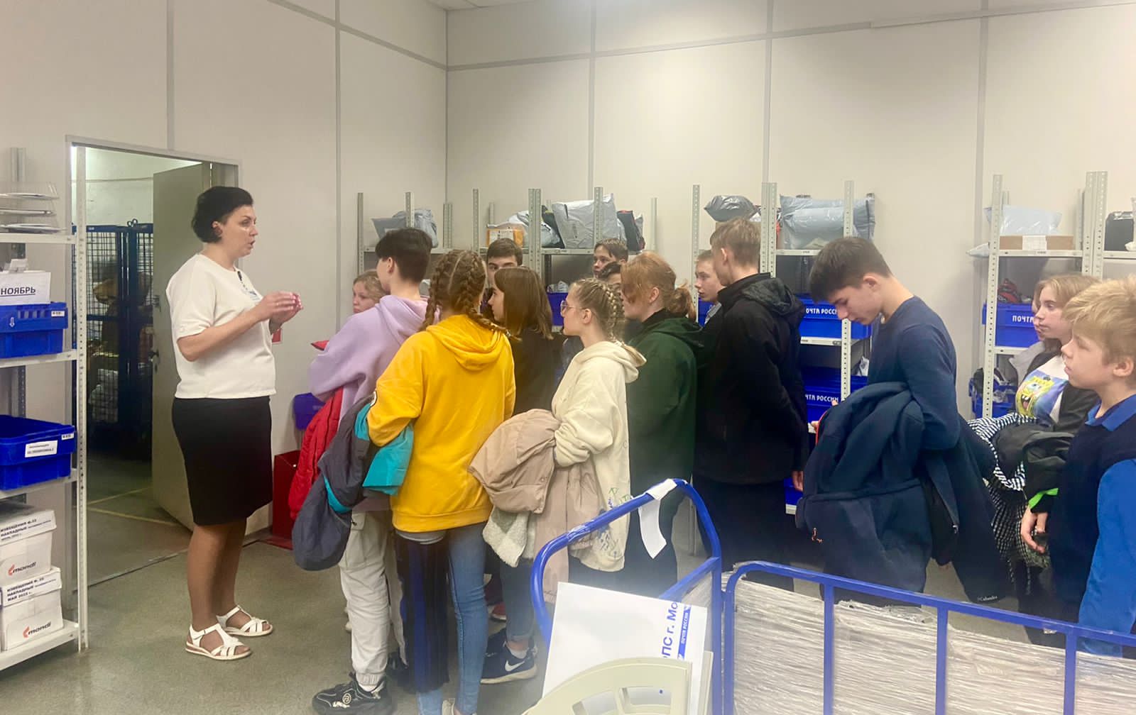 Почта России и Фонд Твери провели экскурсию для воспитанников центра кадетского воспитания