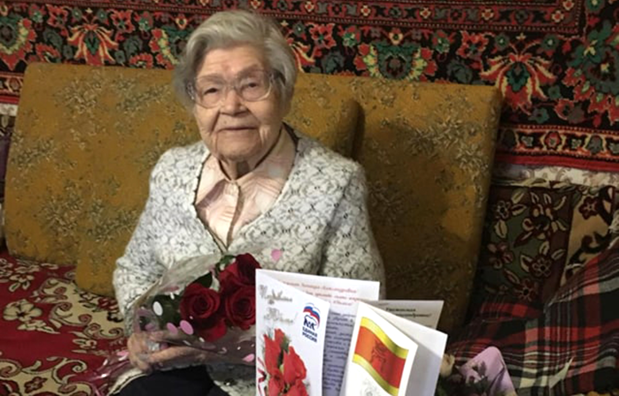 Игорь Руденя поздравил со 104-летием ветарана Великой Отечественной войны Зинаиду Александровну Косихину