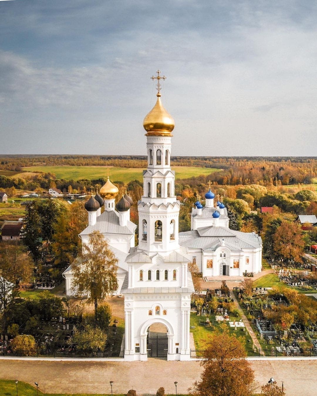 Блогер показала храмовый комплекс Успения Пресвятой Богородицы в Тверской области Блогер показала храмовый комплекс Успения Пресвятой Богородицы в Тверской области