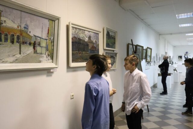 В Вышнем Волочке открылась выставка к юбилею Николая Наливайко