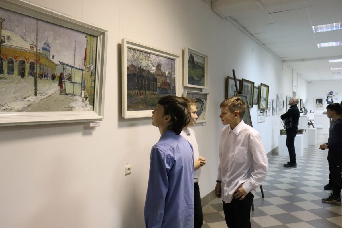 В Вышнем Волочке открылась выставка к юбилею Николая Наливайко