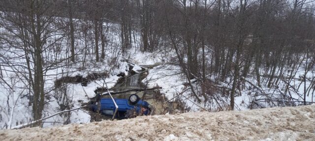 В Тверской области автомобиль вылетел в кювет и опрокинулся В Тверской области автомобиль вылетел в кювет и опрокинулся