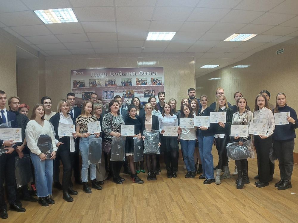 «Студент года-2022»: администрация Конаковского района поздравила двух студенток