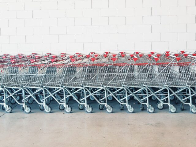 В тверском гипермаркете задержали женщину с неоплаченными товарами