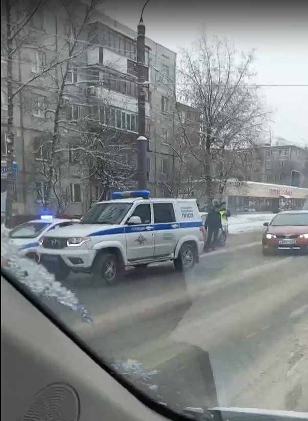 В Твери сотрудники ГИБДД задержали застрявшего в пробке угонщика В Твери сотрудники ГИБДД задержали застрявшего в пробке угонщика