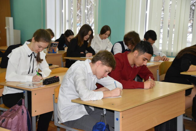 Школьники из Твери отправили письма участникам специальной военной операции