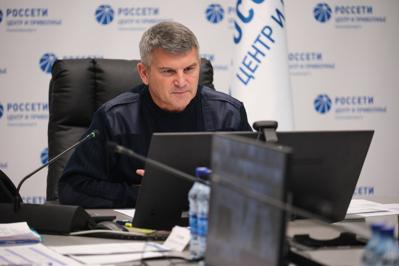 Энергетики «Россети Центр» без перерывов ведут работы в сложных погодных условиях Энергетики «Россети Центр» без перерывов ведут работы в сложных погодных условиях