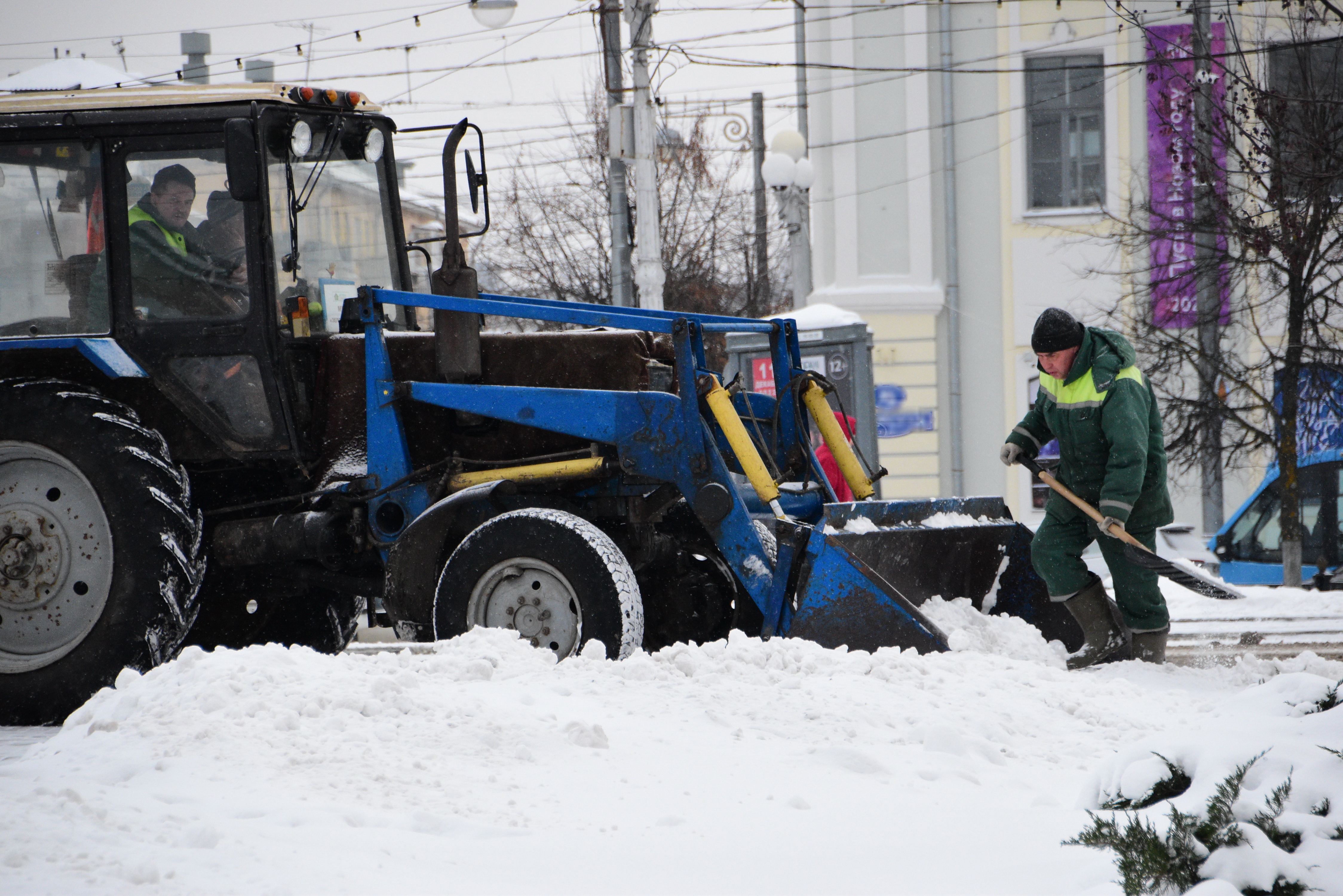 В Твери усилена работа по расчистке улиц от снега