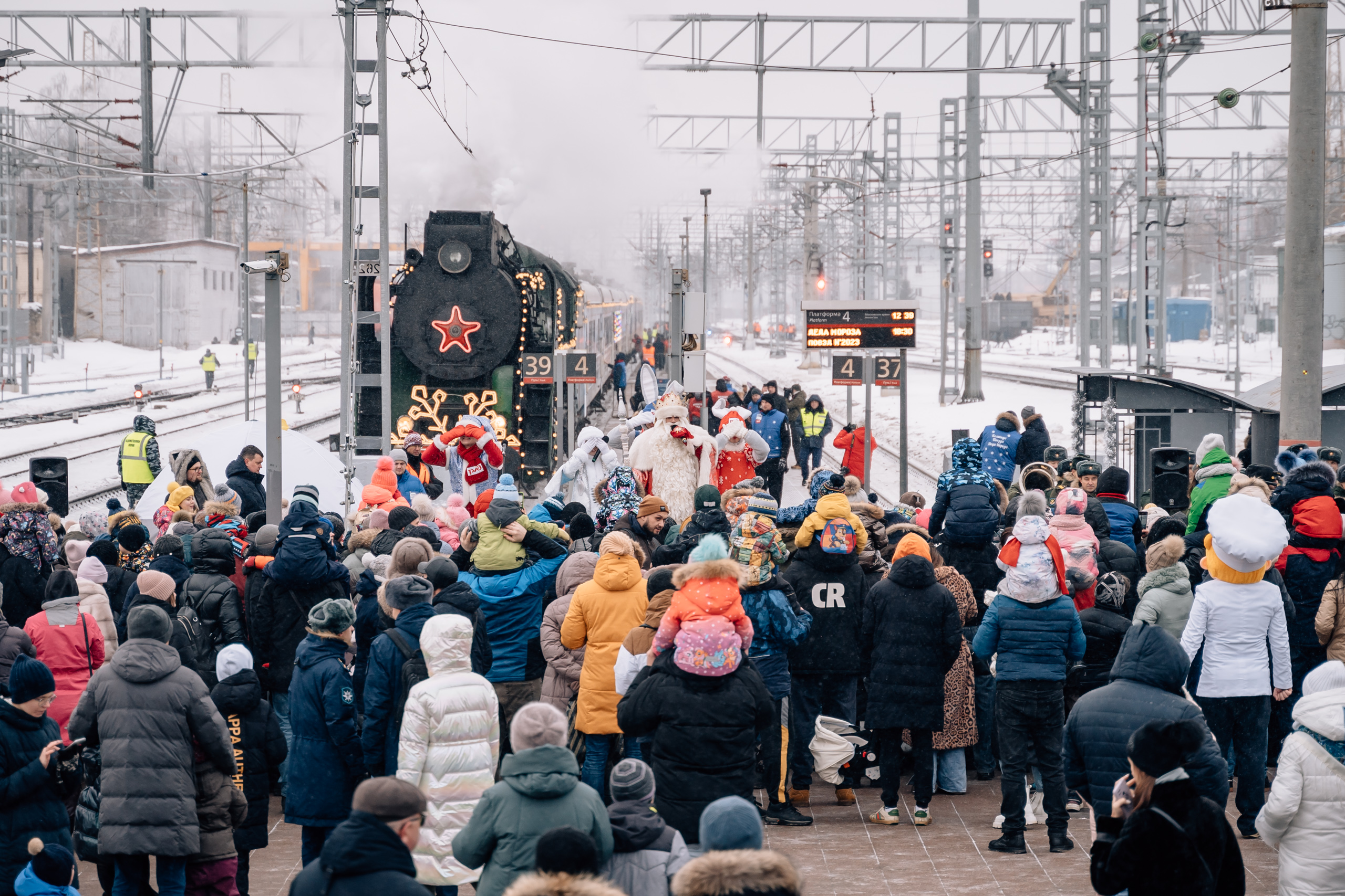 Подарок к Новому году: В Тверь приехал поезд Деда Мороза