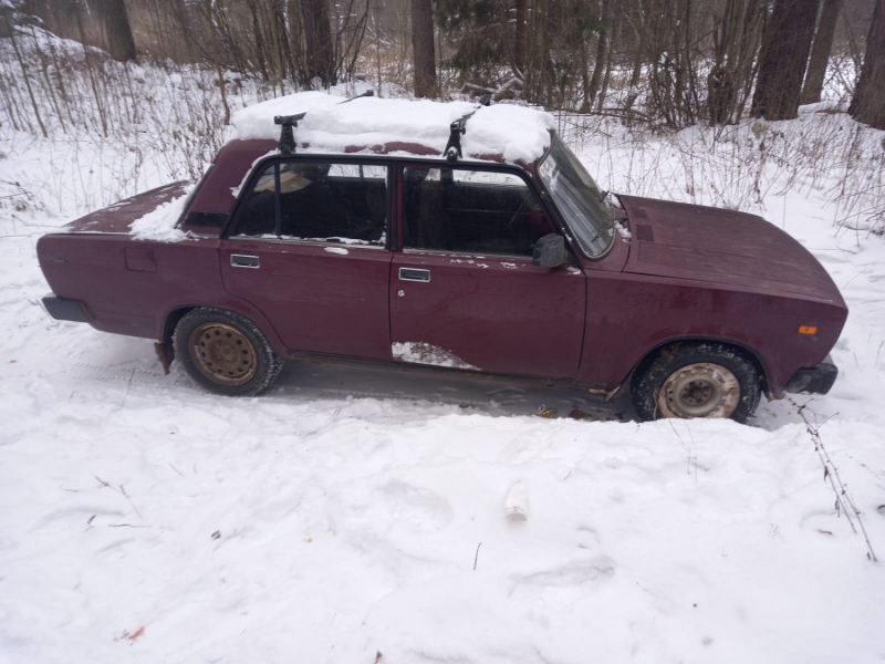 В Тверской области два парня поехали за алкоголем на угнанной машине