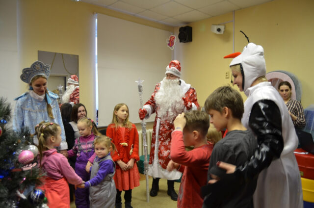 В Твери сотрудники полиции подарили детям новогоднюю сказку