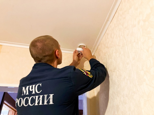 В домах многодетных семей Тверской области устанавливают пожарные извещатели