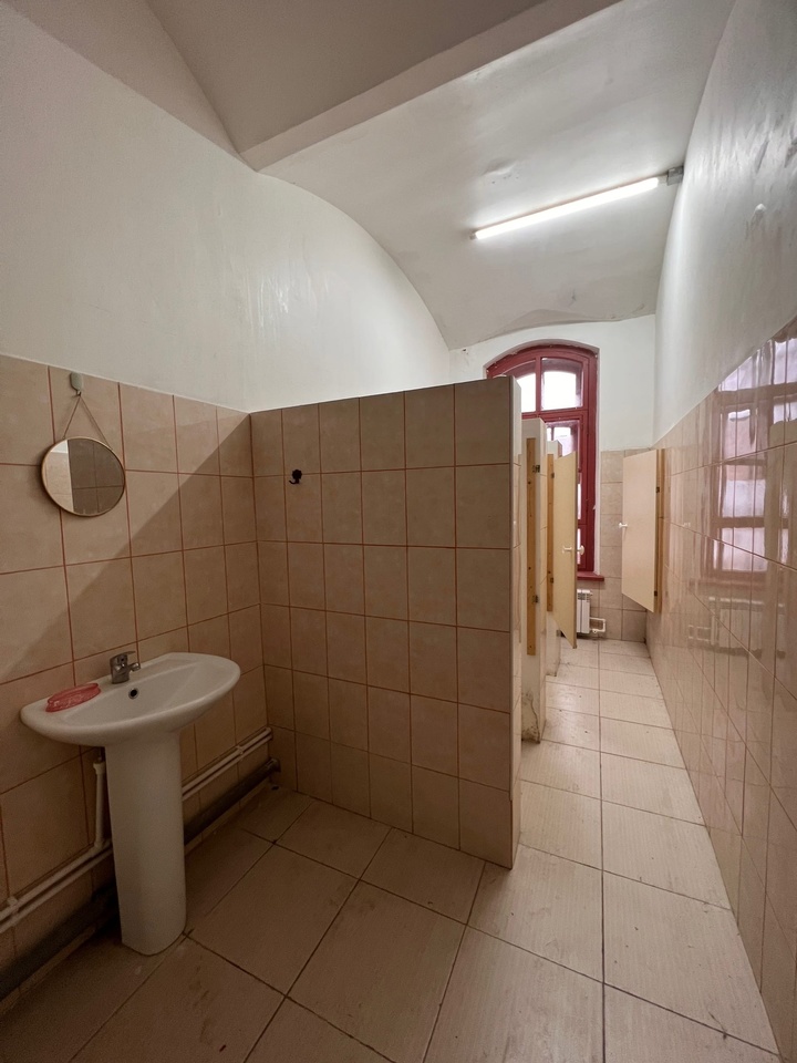 Появились фотографии отремонтированной стены казармы Берга в Твери