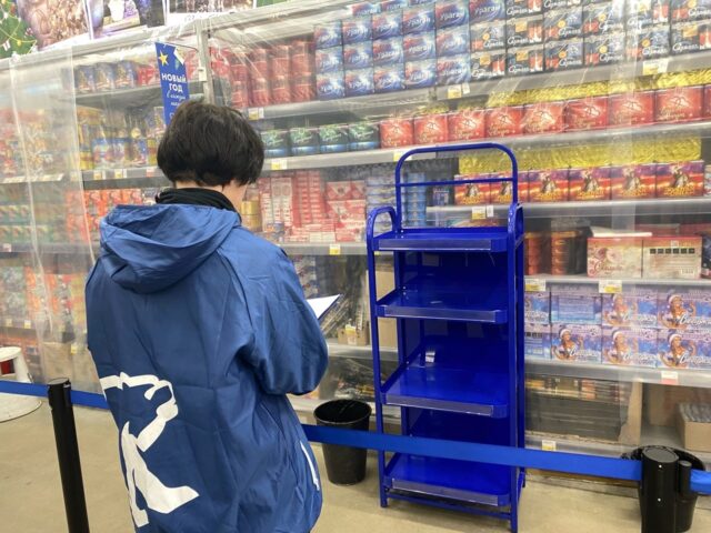 В Твери волонтеры проверили магазины с пиротехникой