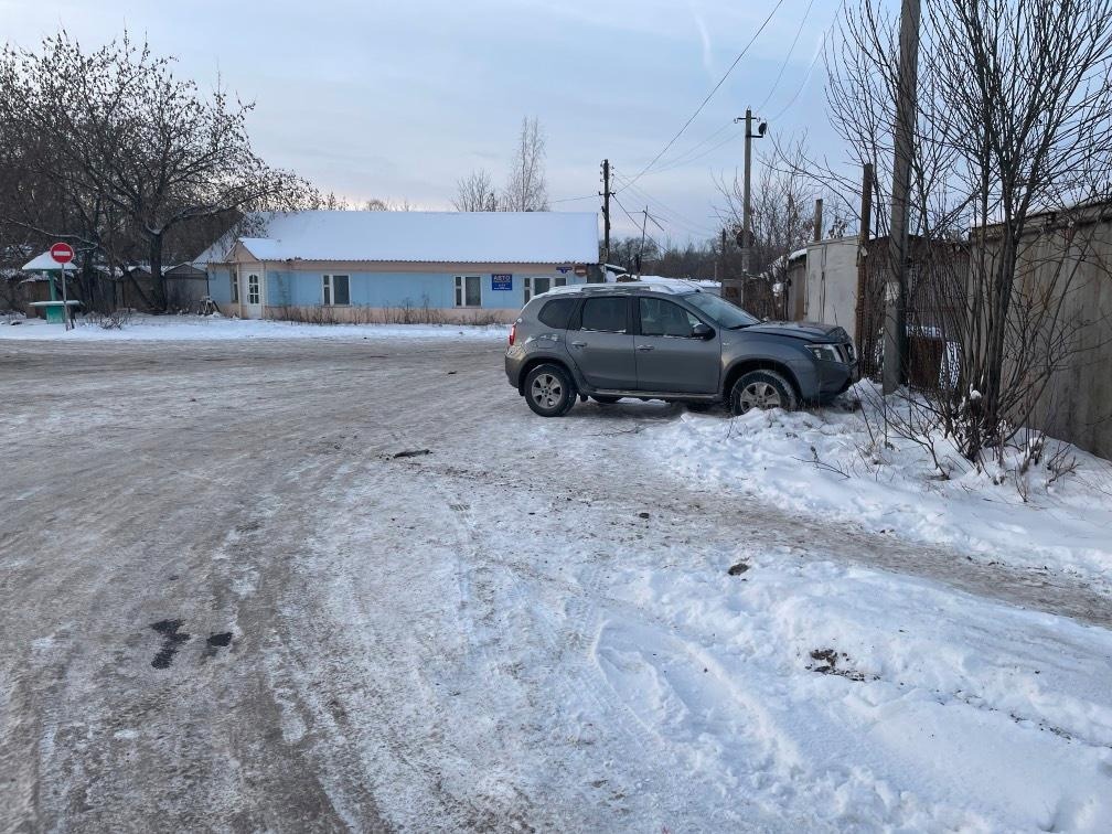 В Твери водитель иномарки врезался в металлический забор