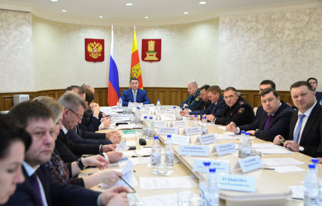 Губернатор Игорь Руденя провёл заседание Межведомственной комиссии по земельным отношениям