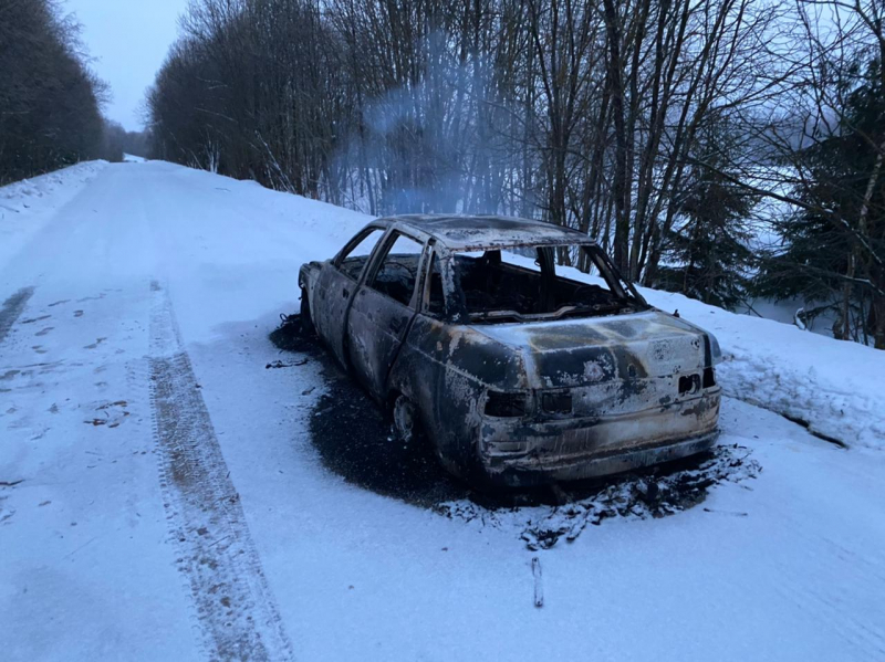 Житель Тверской области угнал автомобиль, а затем сжег его
