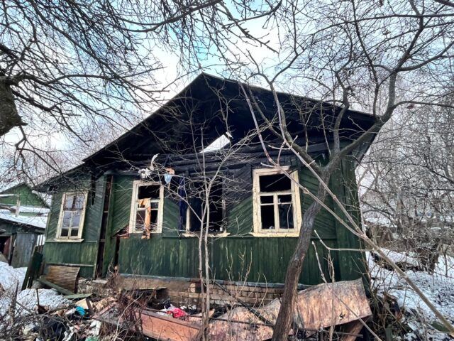 Следователи устанавливают обстоятельства гибели мужчины при пожаре в Твери