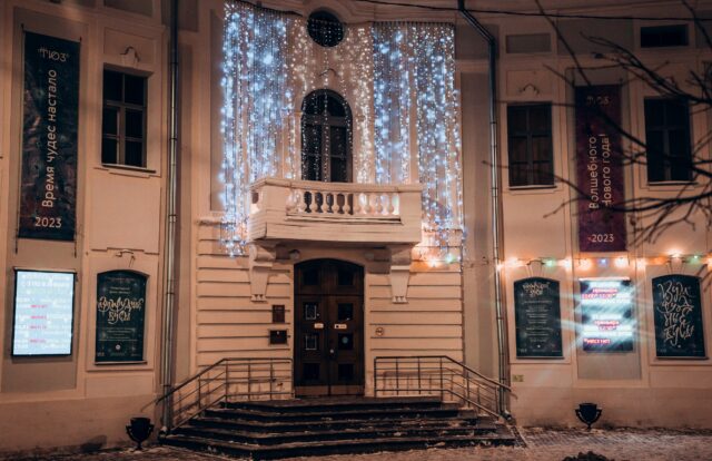 В Тверском театре юного зрителя пройдет новогодняя премьера Тверской ТЮЗ перенесет Маленького принца из пустыни в многоквартирный дом