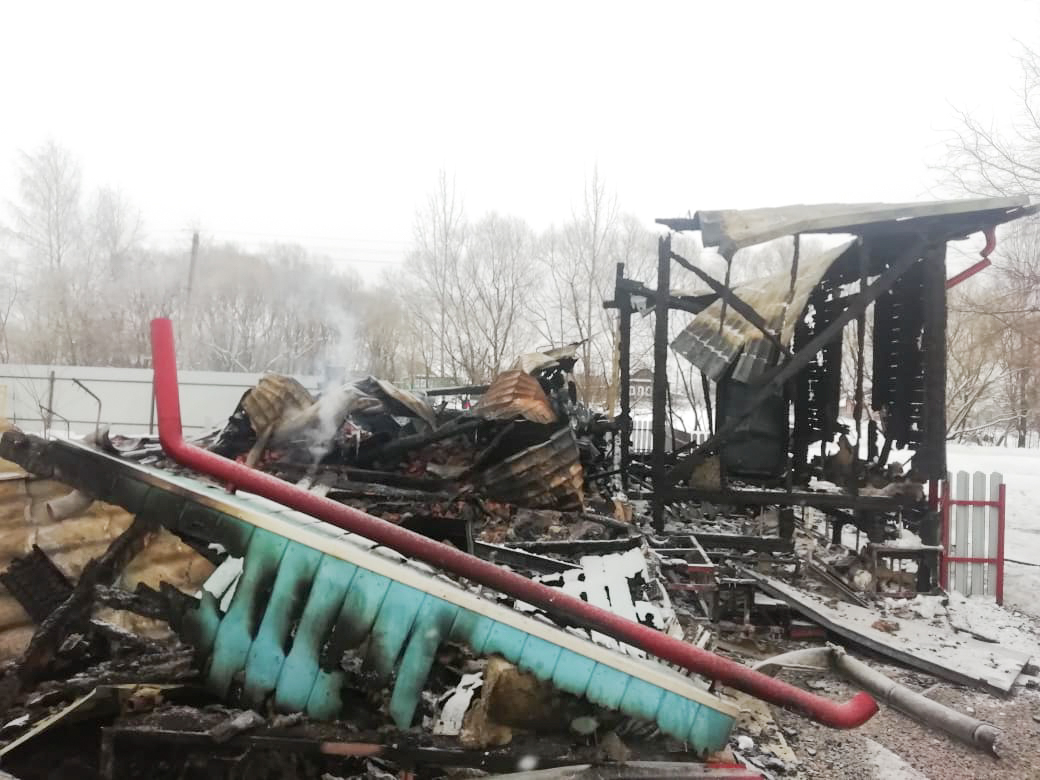 В деревне Тверской области во время тушения пожара обнаружили останки женщины В деревне Тверской области во время тушения пожара обнаружили останки женщины