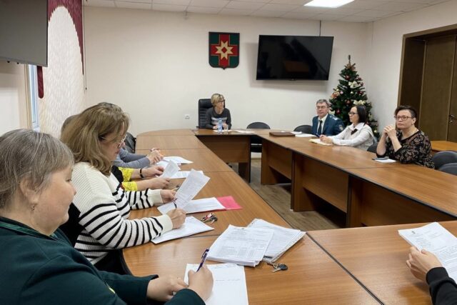 В Лихославле поговорили с должниками по налогам