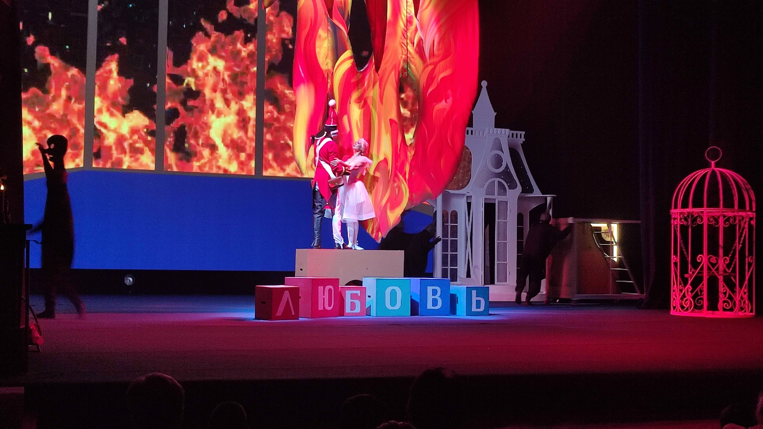 Новогоднее чудо: В тверском театре драмы представили свое прочтение сказки Андерсена Новогоднее чудо: В тверском театре драмы представили свое прочтение сказки Андерсена