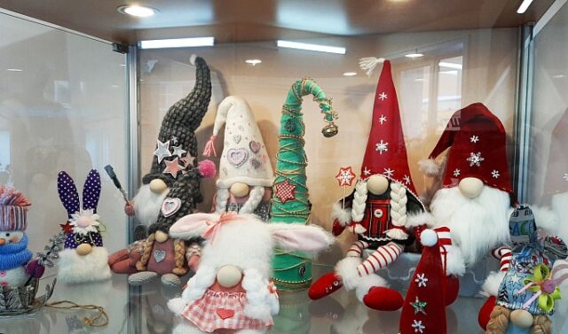 Тверская библиотека приглашает гостей на выставку авторских кукол «Творческий калейдоскоп»