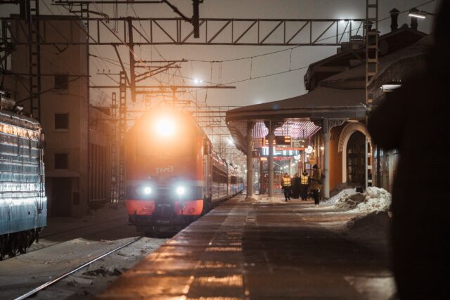 Тепловоз сбил 93-летнюю женщину в Твери