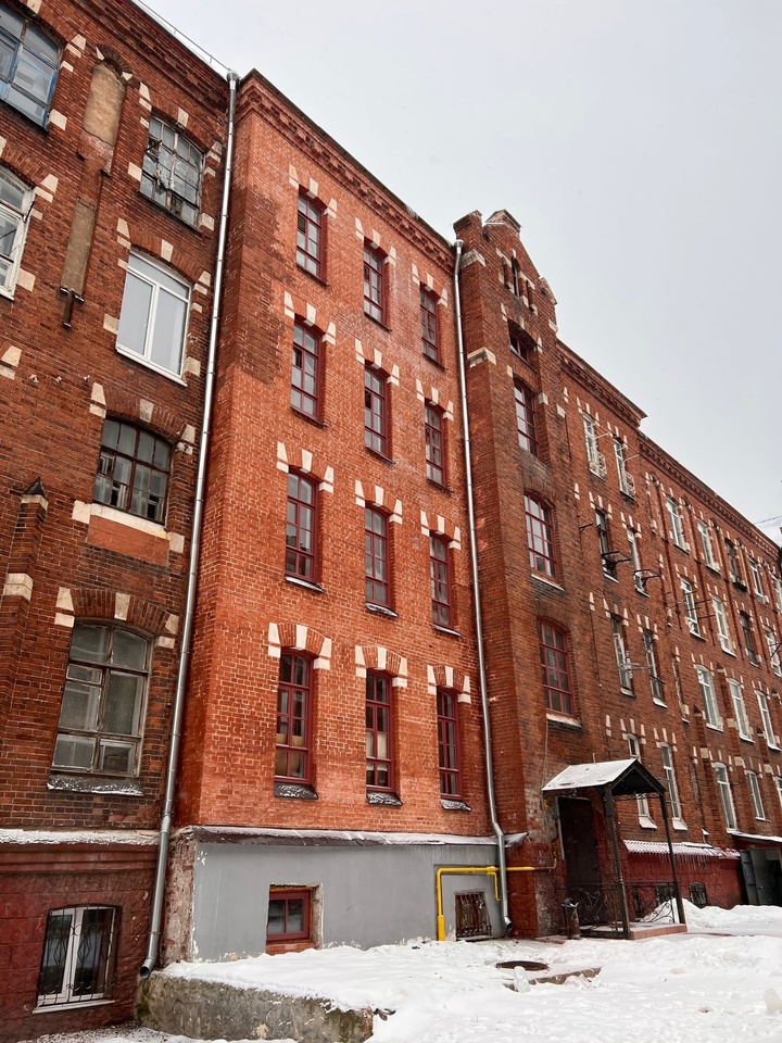 Появились фотографии отремонтированной стены казармы Берга в Твери