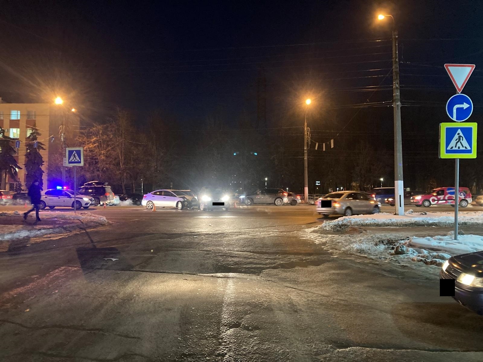 В Твери Ниссан не уступил дорогу Солярису В Твери Ниссан не уступил дорогу Солярису