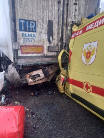 Под Тверью на М-10 произошло массовое ДТП, один человек погиб Под Тверью на М-10 произошло массовое ДТП, один человек погиб