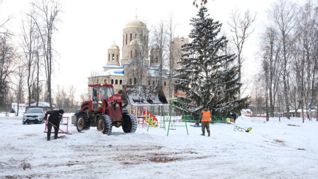 В Нелидово центральный парк подготавливают к празднованию главного праздника в году В Нелидово центральный парк подготавливают к празднованию главного праздника в году