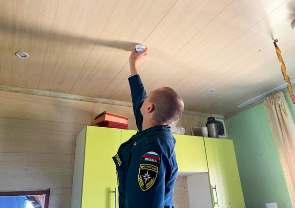 В домах многодетных семей Тверской области устанавливают пожарные извещатели