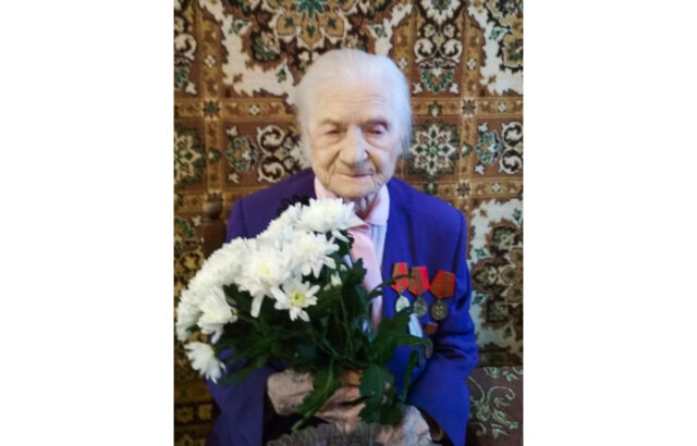 Игорь Руденя поздравил со 103-летием ветерана Великой Отечественной войны Екатерину Васильевну Вахуренкову