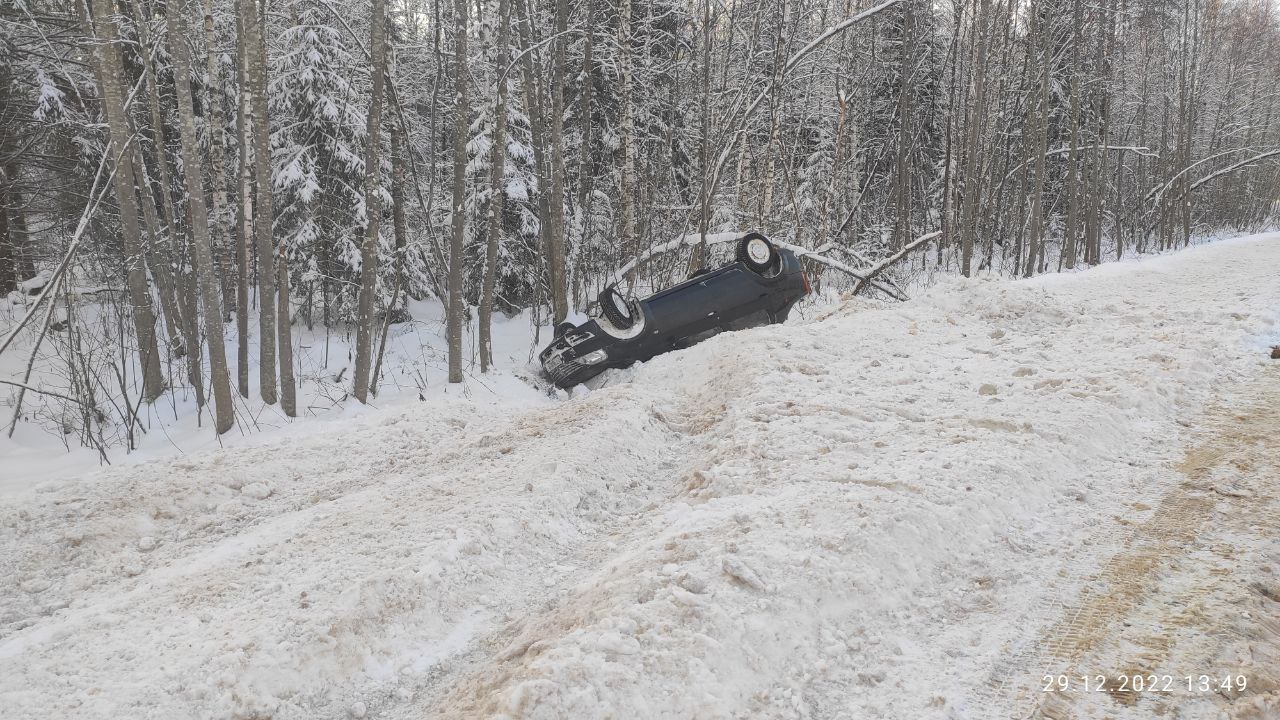 В Тверской области пожилой водитель съехал в кювет