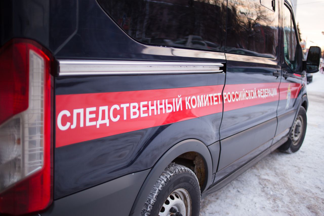 В Твери из-за обрушения фасада в СКР началась проверка В центре Твери на женщину упала наледь с крыши