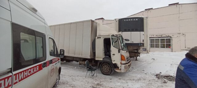 В Твери водитель грузовика получил ушибы лица и голени В Твери водитель грузовика получил ушибы лица и голени