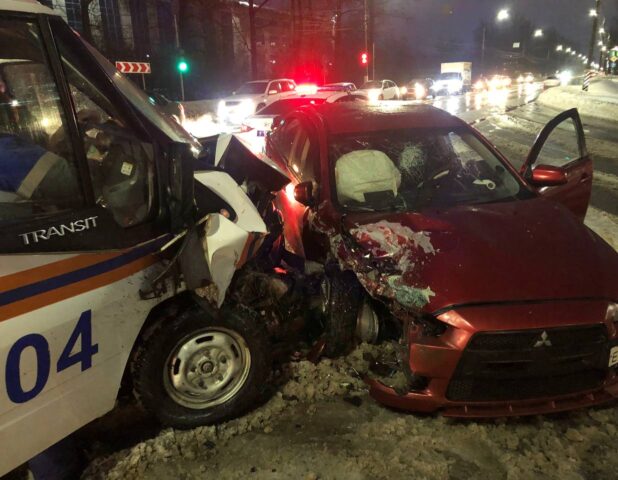 В аварии на Московском шоссе в Твери женщина-водитель получила травмы