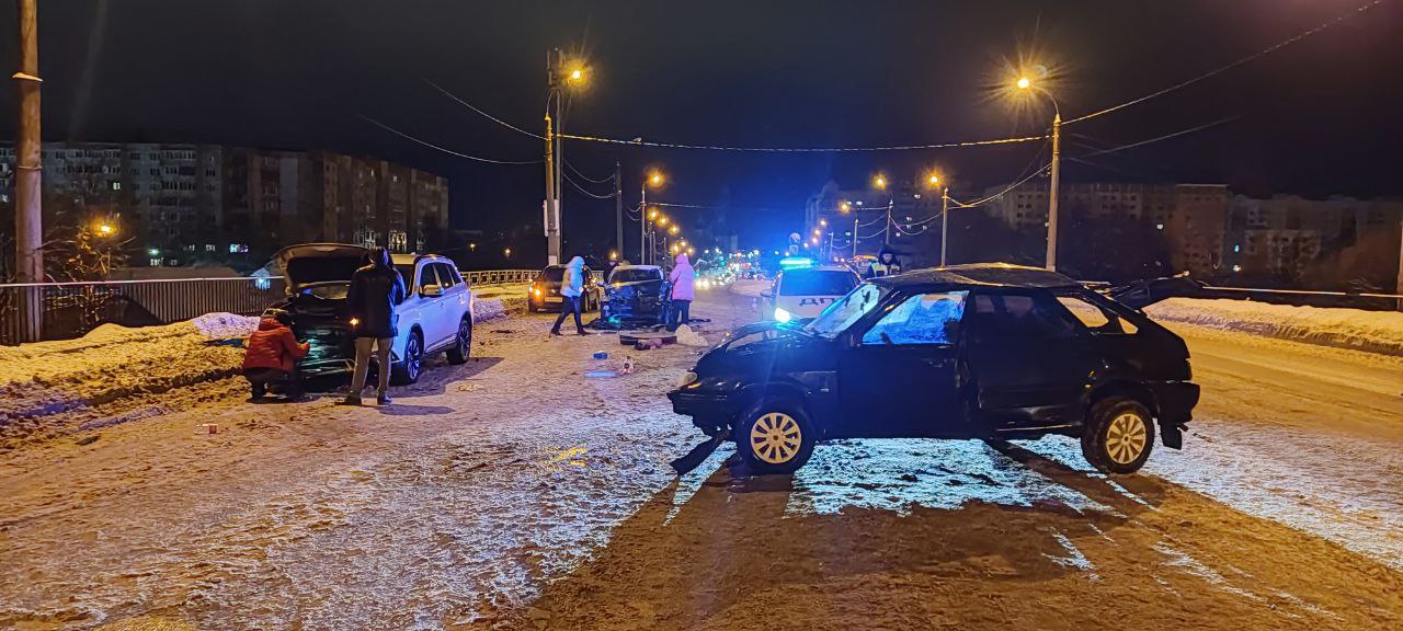 В Твери в тройном ДТП женщина-водитель получила травмы В Твери в тройном ДТП женщина-водитель получила травмы