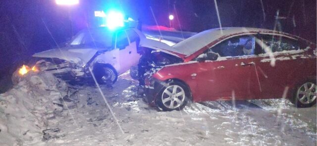 Два человека пострадали в лобовом столкновении иномарок под Тверью Два человека пострадали в лобовом столкновении иномарок под Тверью