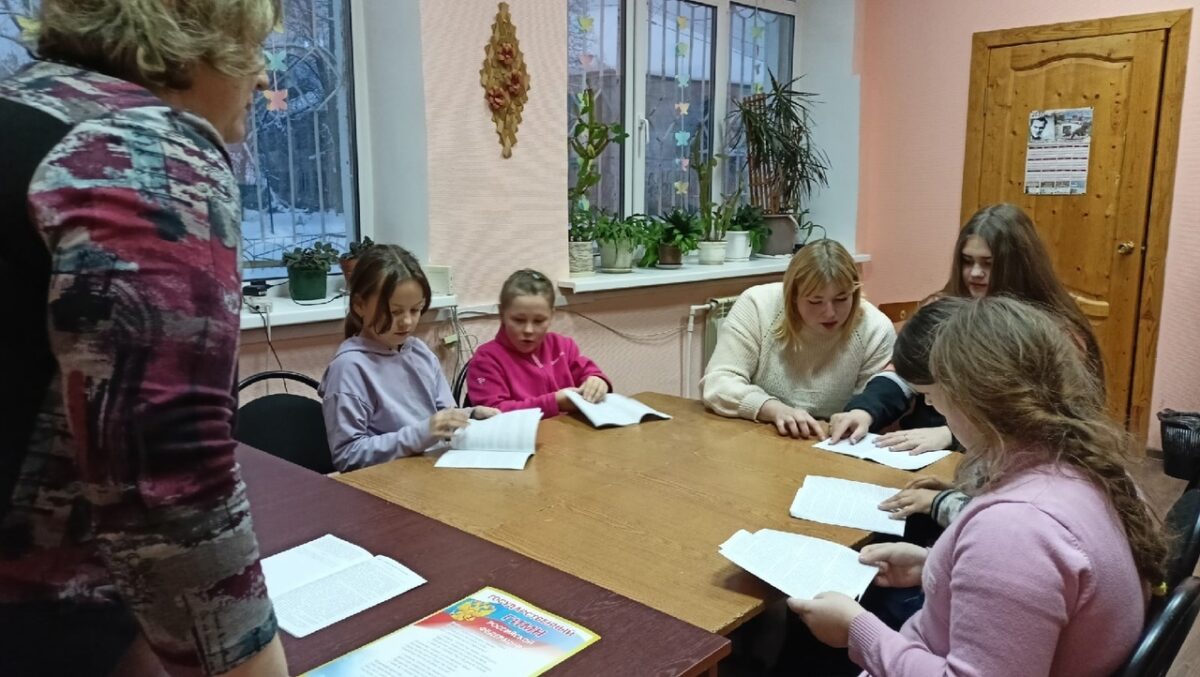 Конституция как квест: в Вышневолоцком округе провели игры с молодежью